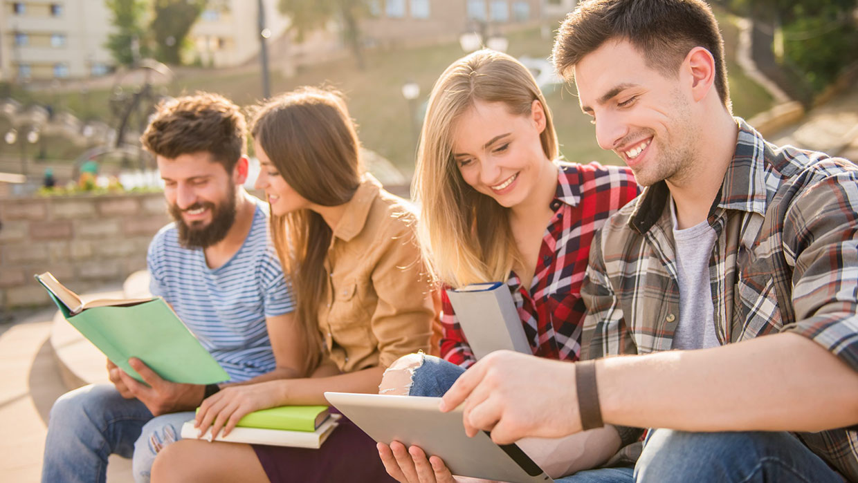 آزمایش واکسن آکسفورد پس از توقف در انگلیس از سر گرفته شد